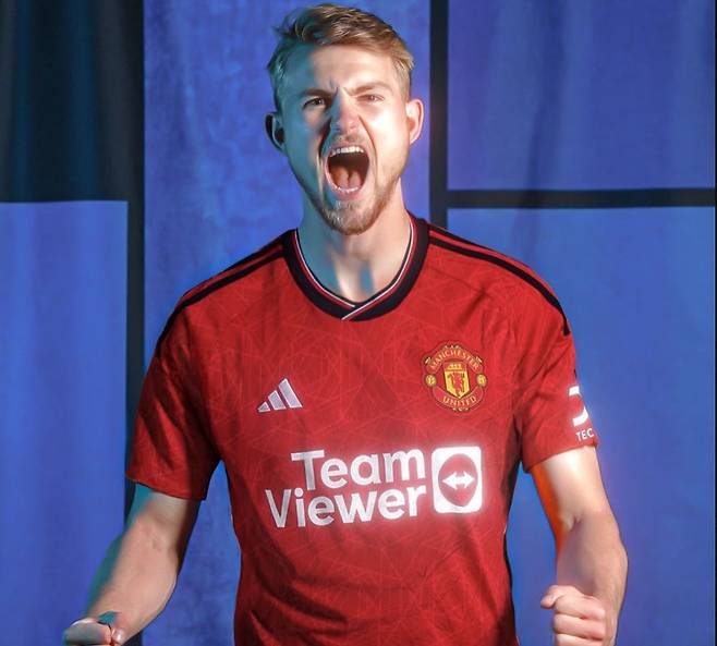 글로벌 매체 디 애슬레틱은 29일 맨체스터 유나이티드가 바이에른 뮌헨의 센터백 마테이스 더리흐트 영입을 진지하게 고려하고 있다고 보도했다. 네덜란드 수비수 더리흐트는 이번 여름 뮌헨의 이적 허용 대상에 이름을 올리면서 이적이 유력한 선수 중 한 명이다. 맨유는 이번 여름 수비 강화를 목표로 에버턴 센터백 재러도 브랜스웨이트 영입을 추진 중인데 에버턴의 요구 이적료가 너무 높아 협상에 제동이 걸리면서 방출 명단에 오른 더리흐트 영입 먼저 해결하려는 것으로 알려졌다. Utd Forever7 SNS