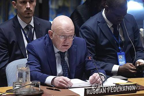 안보리 발언하는 네벤자 러시아 대사 [뉴욕 AP=연합뉴스]