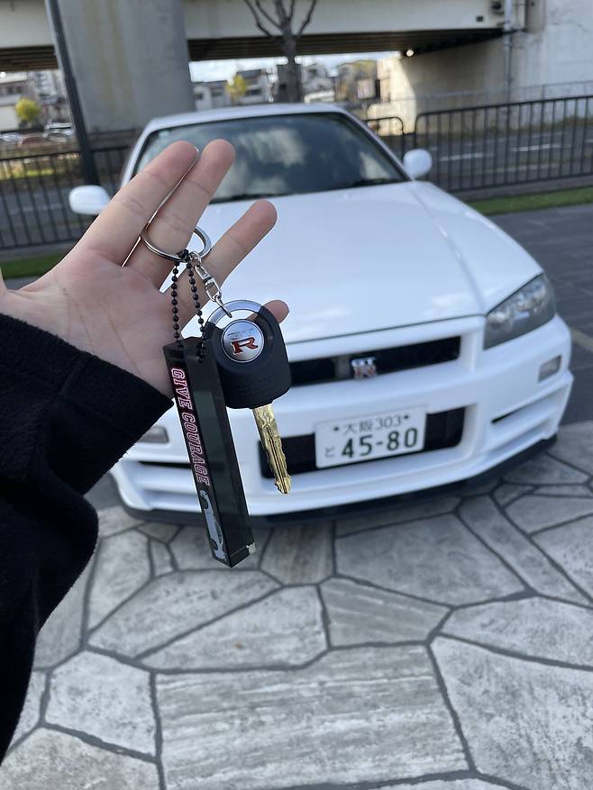 IMG_7659.jpeg 18살에 울면서 수동 면허 딴 자신을 칭찬하고 싶다는 R34 오너