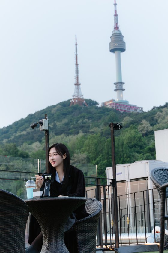 서울이 한눈에 내려다보이는 후암동 루프탑 카페에 방문했다. 사진 서울관광재단 '지젤라인' 중에서