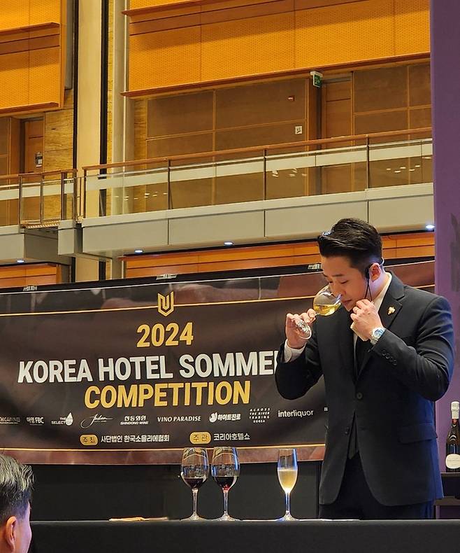 우승자 김현욱 소믈리에 결선 장면.&nbsp; 한국소믈리에협회 제공