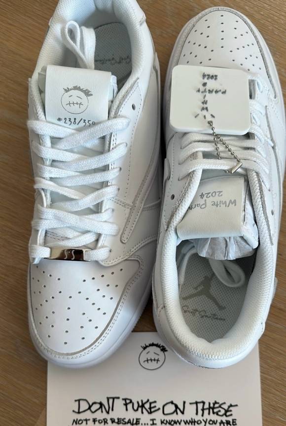 미국 레스토랑 사업가 스콧 사르티아노가 공개한 스캇 운동화. 이 신발은 총 350켤레 중 238번째 번호를 부여받았다. / 출처=스콧 사르티아노