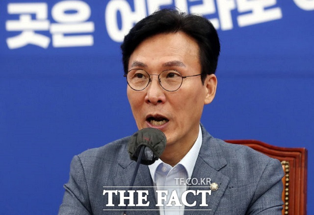 4선의 김민석 더불어민주당 의원은 "이재명 대표를 더 단단하게 해달라"라며 오는 민주당 전당대회 최고위원 출마를 공식화했다./뉴시스