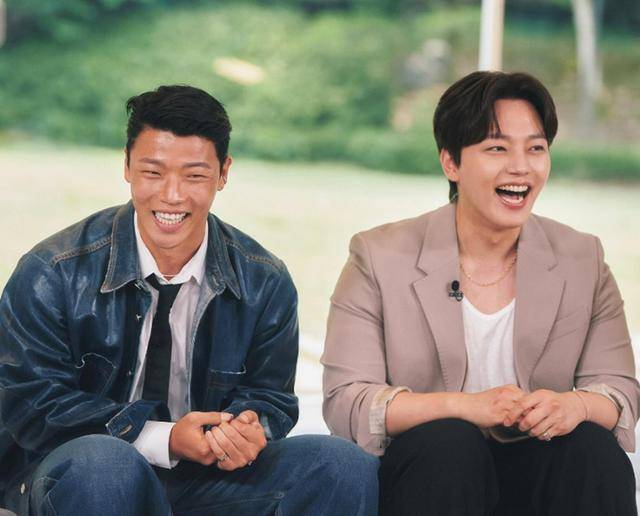 배우 여진구와 축구선수 황희찬이 드디어 만났다. 여진구 SNS