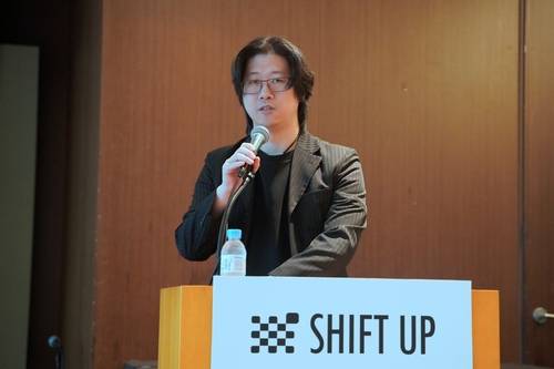 김형태 시프트업 대표는 지난달 25일 서울 63빌딩에서 열린 IPO(기업공개) 간담회에서 “상장 이후에도 개발 중심의 회사로서 정체성을 잃지 않고 확실하게 성공하는 게임을 신중하게 만들어 나가겠다는 초심을 잃지 않겠다”고 말했다.
