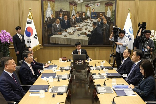 이창용 한국은행 총재가 5월 23일 서울 중구 한국은행에서 열린 금융통화위원회를 주재하고 있다. [사진=뉴시스]