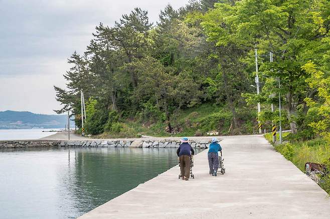 규포마을 도장개해변에는 여전히 고즈넉한 정취가 흐른다