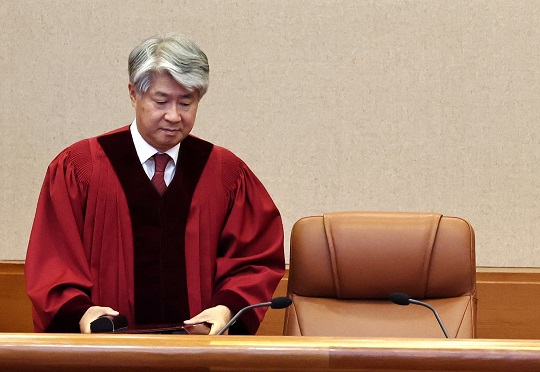 사진출처=뉴스1
대심판정 들어서는 이종석 헌법재판소장