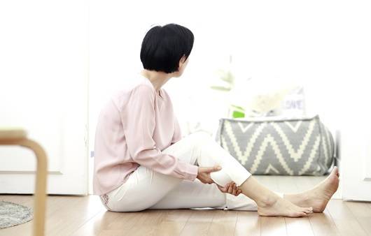 장마철엔 관절염 통증이 심해진다ㅣ출처: 클립아트코리아