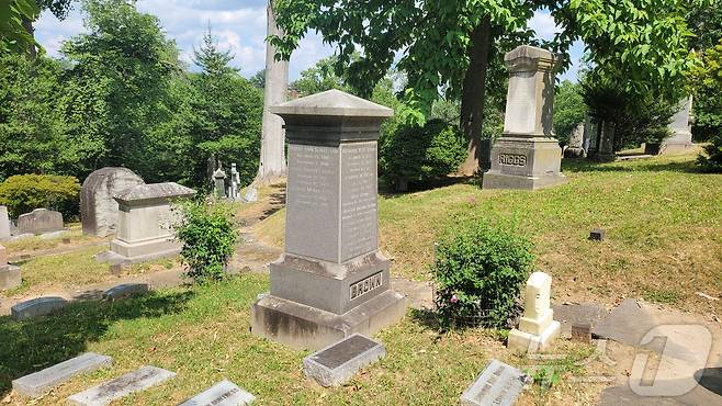 미국에서 태어난 최초의 조선인 이화손의 묘지.. 워싱턴DC 오크 힐 공동묘지내에 위치한 군인이자 외교관 출신 세스 펠프스의 가족묘지 구역 한켠에 자리잡고 있다. 2024.06.30.