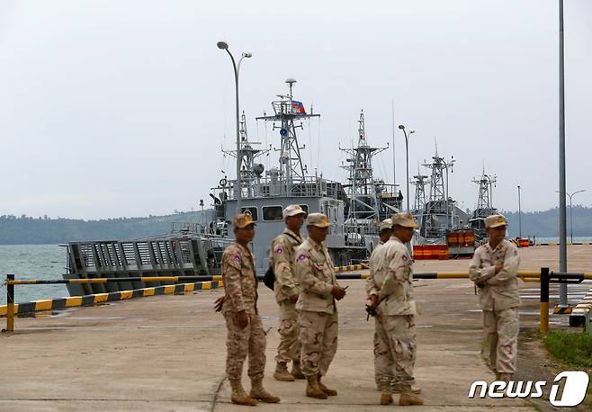 지난 2022년 건설을 시작한 캄보디아 내 중국 비밀 해군기지의 완공이 임박한 것으로 나타났다. 사진은 중국 비밀 기지가 건설되고 있는 캄보디아 남부 레암해군기지. 2019.07.26/ ⓒ 로이터=뉴스1 ⓒ News1 박재하 기자