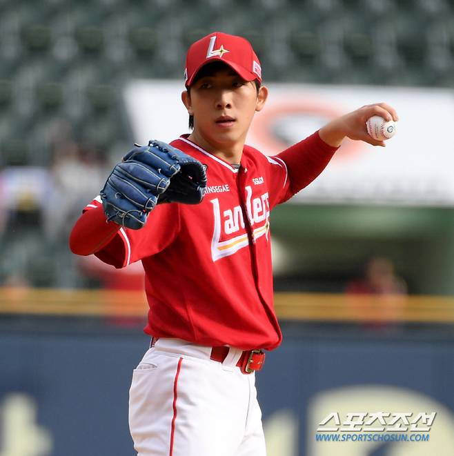 30일 잠실구장에서 열린 두산 베어스와 SSG 랜더스의 경기. SSG 오원석이 숨을 고르고 있다. 잠실=박재만 기자 pjm@sportschosun.com/2024.06.30/