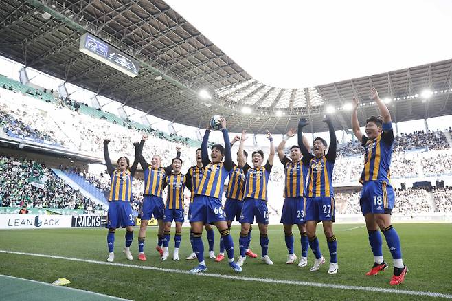 울산문수축구경기장/ K리그1/ 파이널A/ 울산현대축구단 vs 전북현대모터스/ 울산 설영우 득점, 단체/ 골 세레머니/ 사진 정재훈