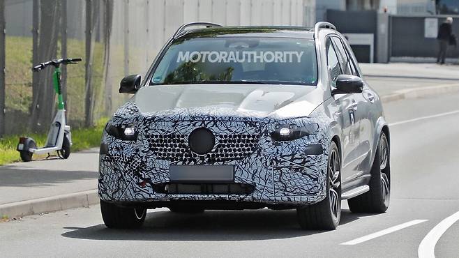 메르세데스-벤츠 'GLE 2차 페이스리프트' 테스트카 (출처 : Motor Authority)