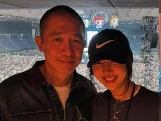 도쿄돔 공연 당시 홍콩 배우 양조위(왼쪽)를 초대해 화제가 됐던 민희진 어도어 대표. /인스타그램