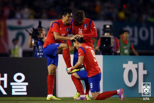 이동국(왼쪽부터), 기성용, 손흥민(이상 한국 남자 축구대표팀). 대한축구협회 제공