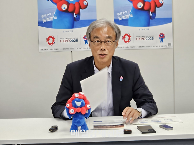 외신기자단과 인터뷰를 하는 일본국제박람회협회의 타카시나 준 부사무총장. [오사카 이승훈 특파원]