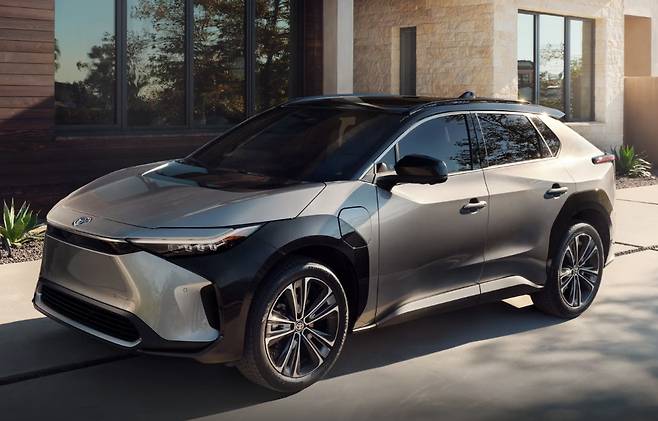 일본 토요타가 미국과 유럽, 중국 등지에서 판매하고 있는 순수 전기차 bZ4X. [토요타 홈페이지 갈무리]