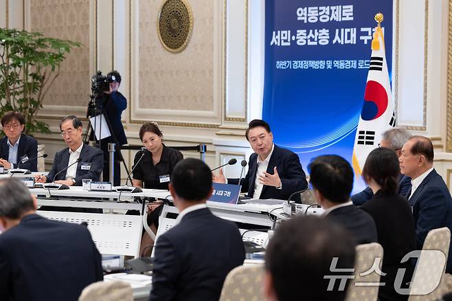 윤석열 대통령이 3일 서울 청와대 영빈관에서 열린 '역동경제로 서민·중산층 시대 구현' 하반기 경제정책방향 및 역동경제 로드맵 행사에서 발언을 하고 있다. (대통령실 제공) 2024.7.3/뉴스1 ⓒ News1 송원영 기자