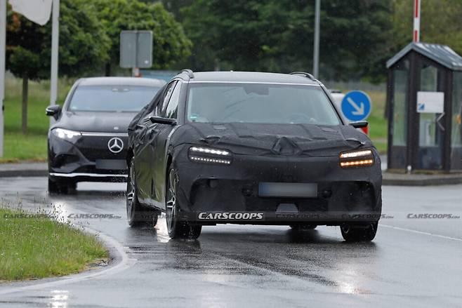 사진 : 제네시스 GV60 페이스리프트 테스트카 (출처=Carscoops)