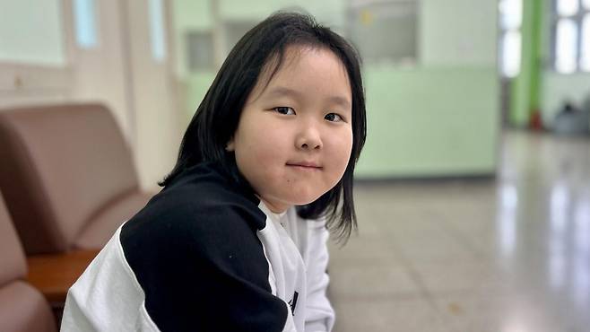 둔포초에 다니는 고려인 김야나 학생은 반에서 러시아어-한국어 통역 역할을 맡고 있다