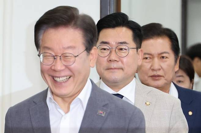 더불어민주당 이재명 전 대표(왼쪽부터)와 박찬대 원내대표, 정청래 최고위원이 지난달 19일 오전 서울 여의도 국회에서 열린 최고위원회에 참석하고 있다. ⓒ연합뉴스