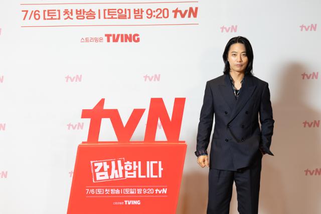 3일 tvN '감사합니다' 제작발표회가 온라인으로 중계됐다. 행사에는 권영일 감독을 비롯해 배우 신하균 이정하 진구 조아람이 참석해 작품에 대한 이야기를 나눴다. tvN 제공