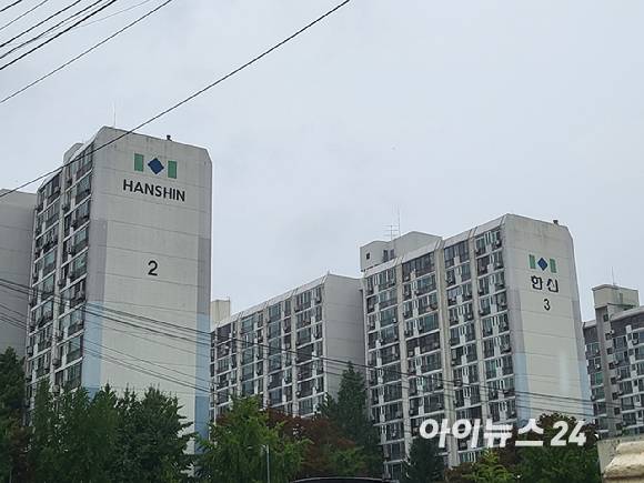 2일 재건축을 추진하는 서울 노원구 하계동 한신아파트. [사진=이수현 기자]