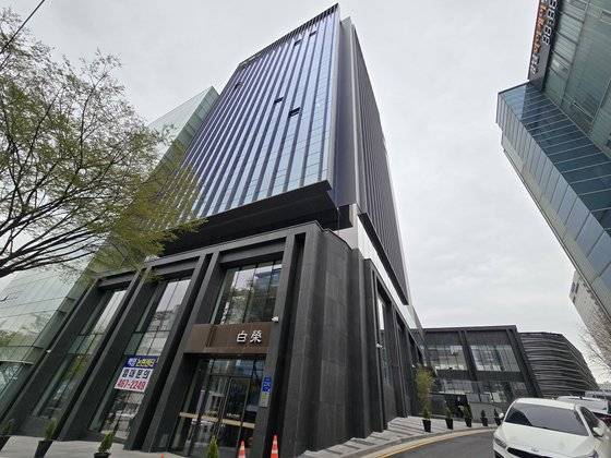 옛 남포면옥 강남점 자리에 들어선 신축건물 백영 논현센터. 함종선 기자