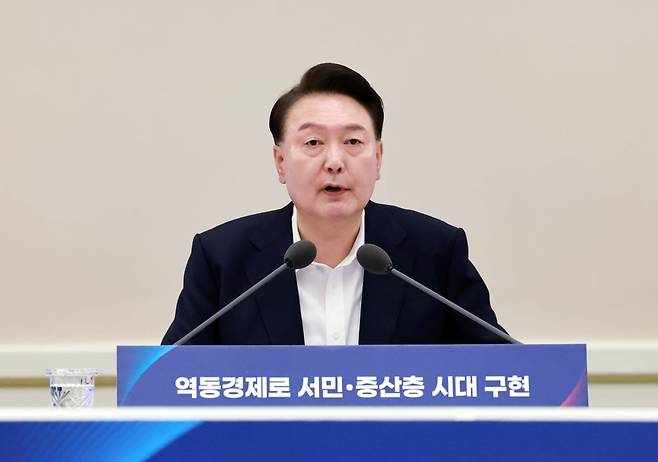 윤석열 대통령이 3일 서울 종로구 청와대 영빈관에서 열린 '하반기 경제정책방향 및 역동경제 로드맵 발표' 행사에서 발언하고 있다. /연합뉴스