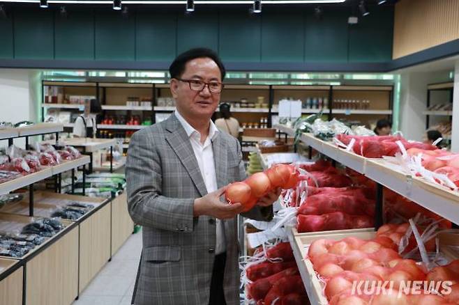 김창섭 대덕로컬푸드 대표가 철저한 관리로 신선한 로컬푸드를 소비자에게 공급하겠다고 말하고 있다. 사진=명정삼 기자