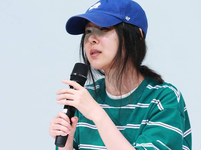 그룹 '뉴진스' 소속사 어도어 민희진 대표가 지난 4월25일 서울 강남구 한국컨퍼런스센터에서 열린 긴급 기자회견에서 취재진 질문에 답하고 있다. /2024.04.25. /뉴스1