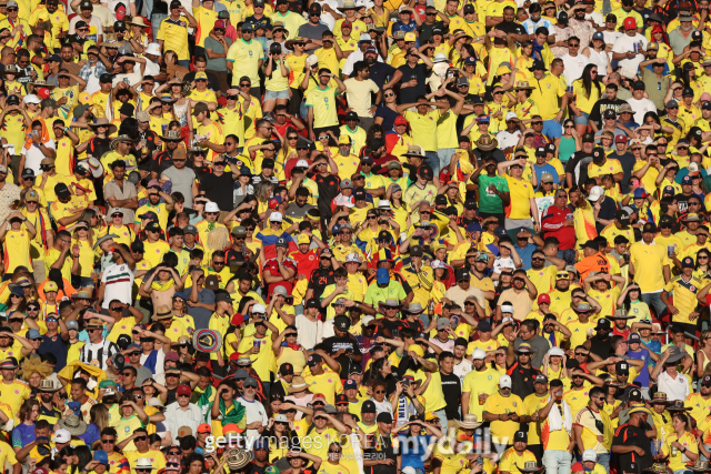 콜롬비아-브라질 경기를 지켜보는 두 나라의 팬들. /게티이미지코리아