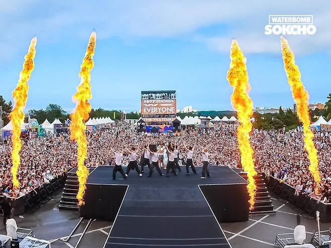 ‘워터밤 속초 2023’의 공연 모습                                    사진제공｜한화호텔앤드리조트