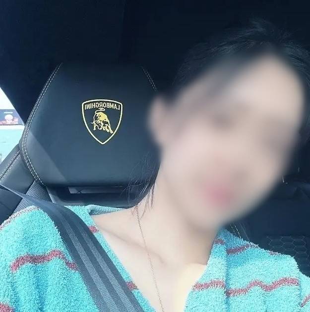 한국프로농구 부산KCC 이지스 소속 허웅에게 피소당한 전 여자친구 A 씨가 람보르기니 승용차에서 찍은 셀카. (유튜브 '카라큘라 미디어')