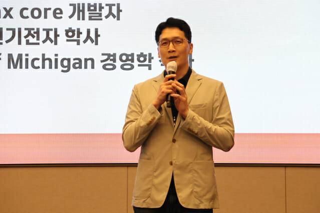 서상덕 S2W 대표가 4일 서울 강남구 조선팰리스에서 진행된 'SIS 2024'에 참석해 인사말을 하고 있다. (사진=S2W)