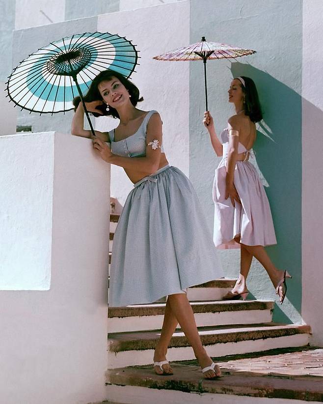Frances Mclaughlin-Gill, ‘Two models posing with parasols’, 1960, Courtesy of Conde nast