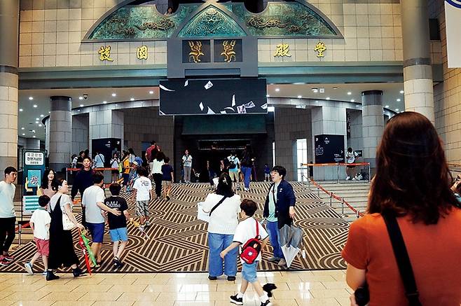 지난달 22일 전쟁기념관 입구 모습. 김보근 선임기자