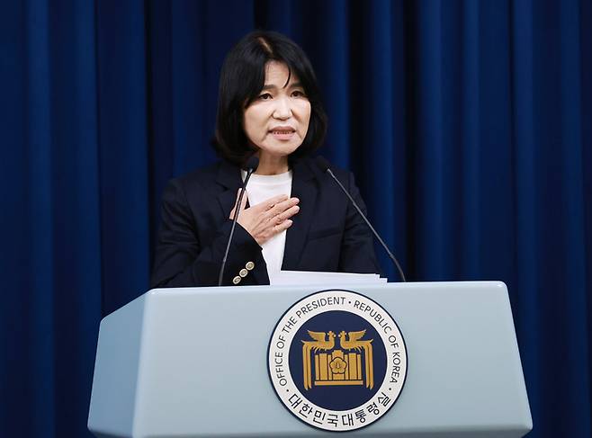 이진숙 신임 방송통신위원장 후보자가 4일 오전 서울 용산 대통령실 청사 브리핑실에서 열린 인사브리핑에서 지명 소감을 말하고 있다.   연합뉴스