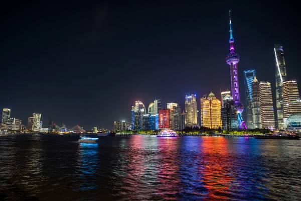 황푸강에서 바라본 둥팡밍주.