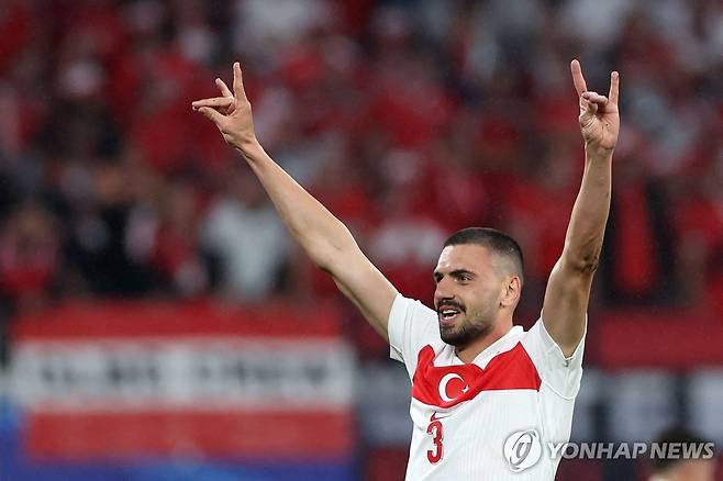 튀르키예 축구대표팀 '늑대 경례' 논란 [AFP 연합뉴스 자료사진. 재판매 및 DB 금지]