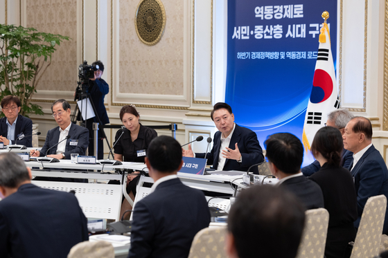 윤석열 대통령이 3일 '하반기 경제정책방향 및 역동경제 로드맵 발표' 회의에서 마무리 발언을 하고 있다. 〈사진=연합뉴스〉