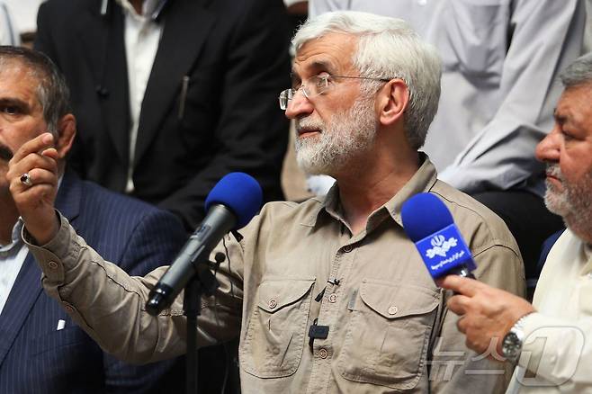 이란 대통령 후보 사이드 잘릴리가 6월 30일(현지시간) 테헤란의 체육관에서 열린 선거 행사에 참석해 연설을 하고 있다. 2024.07.01. ⓒ AFP=뉴스1 ⓒ News1 우동명 기자