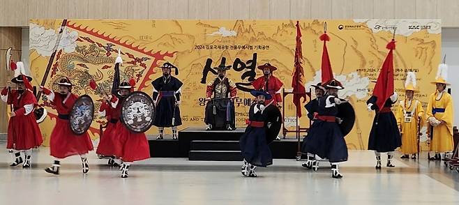 김포공항 국제선 출국장에서 5일 진행된 전통문화행사 모습.(한국공항공사 제공)