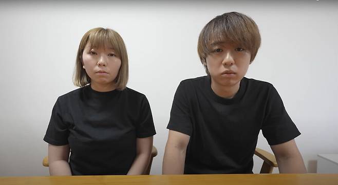 유튜브 채널 ‘라우나의 가족’을 운영하는 부부가 지난달 3일 사과영상을 게재했다. 유튜브 채널 ‘라우나의 가족’ 갈무리