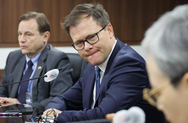 카스텐 슈나이더 독일 연방총리실 정무차관 겸 동독특임관이 지난달 3일 정부서울청사에서 국내 취재진과 인터뷰를 하고 있다. 연합뉴스