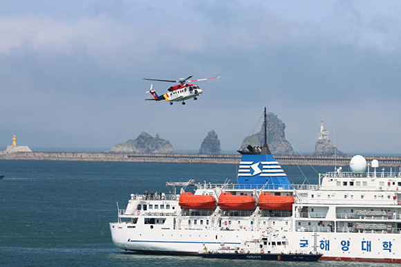 국립해양박물관 앞 해상에서 해양사고 대응훈련이 진행되고 있다. [사진=부산광역시]