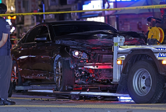 총 16명의 사상자를 낸 서울 시청역 인근 교통사고 차량 운전자가  '사고 전 부부싸움을 했다'라는 소문에 대해 "말이 안된다"고 반박했다. 사진은 해당 사고로 파손된 차량 모습. [사진=뉴시스]