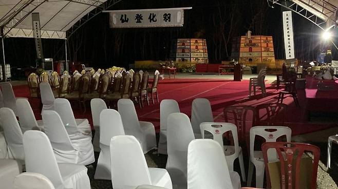 5일(현지시간) 홍콩 사우스차이나 모닝포스트(SCMP)에 따르면 태국 나콘라차시마주의 한 중국인 묘지에서는 지난 2일부터 6일까지 죽은 이들을 기리기 위한 영화 상영회가 열렸다./사진=SCMP