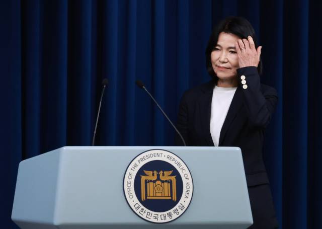 ▲이진숙 신임 방송통신위원장 후보자가 7월 4일 오전 서울 용산 대통령실 청사 브리핑실에서 열린 인사브리핑에서 지명 소감을 말하기 위해 마이크 앞으로 향하고 있다. ⓒ연합뉴스
